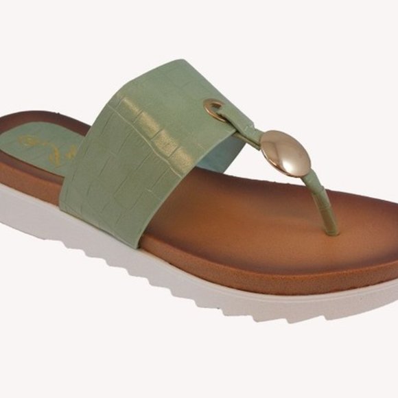 SANDALS (MY WHOLE CLOSET IS ANY 2 FOR $15  JUST BUNDLE AND SEND OFFER) - Picture 2 of 6